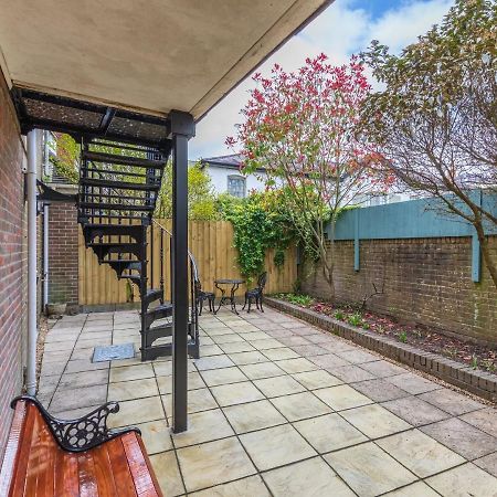 4 Bed City House With Private Garden And Parking Winchester Eksteriør billede