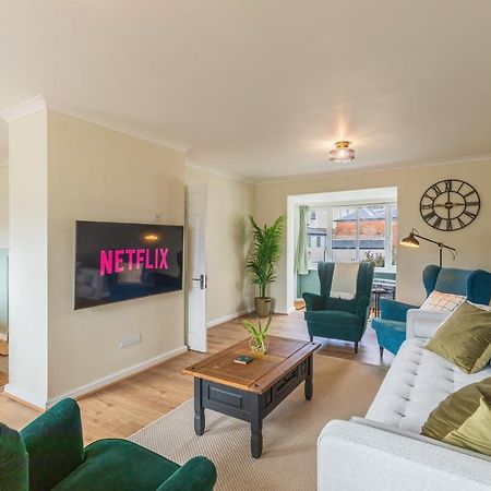 4 Bed City House With Private Garden And Parking Winchester Eksteriør billede