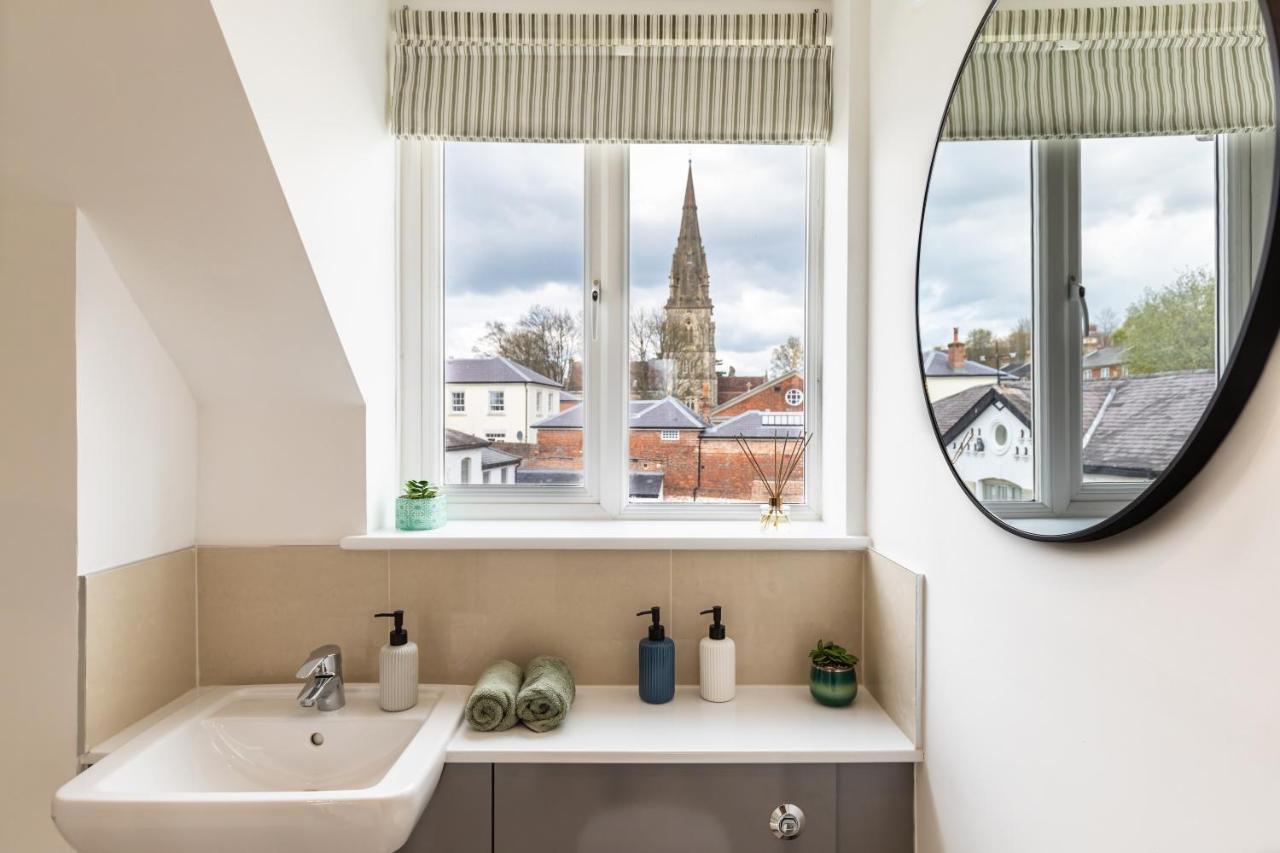 4 Bed City House With Private Garden And Parking Winchester Eksteriør billede