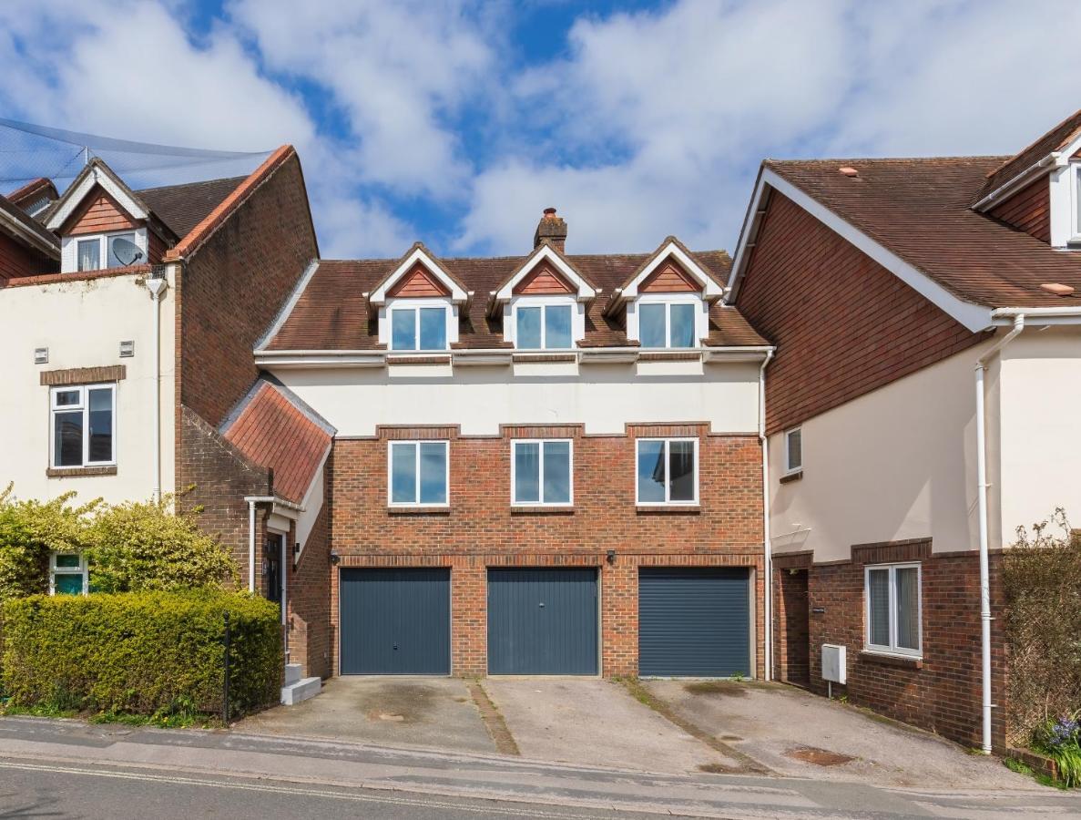 4 Bed City House With Private Garden And Parking Winchester Eksteriør billede