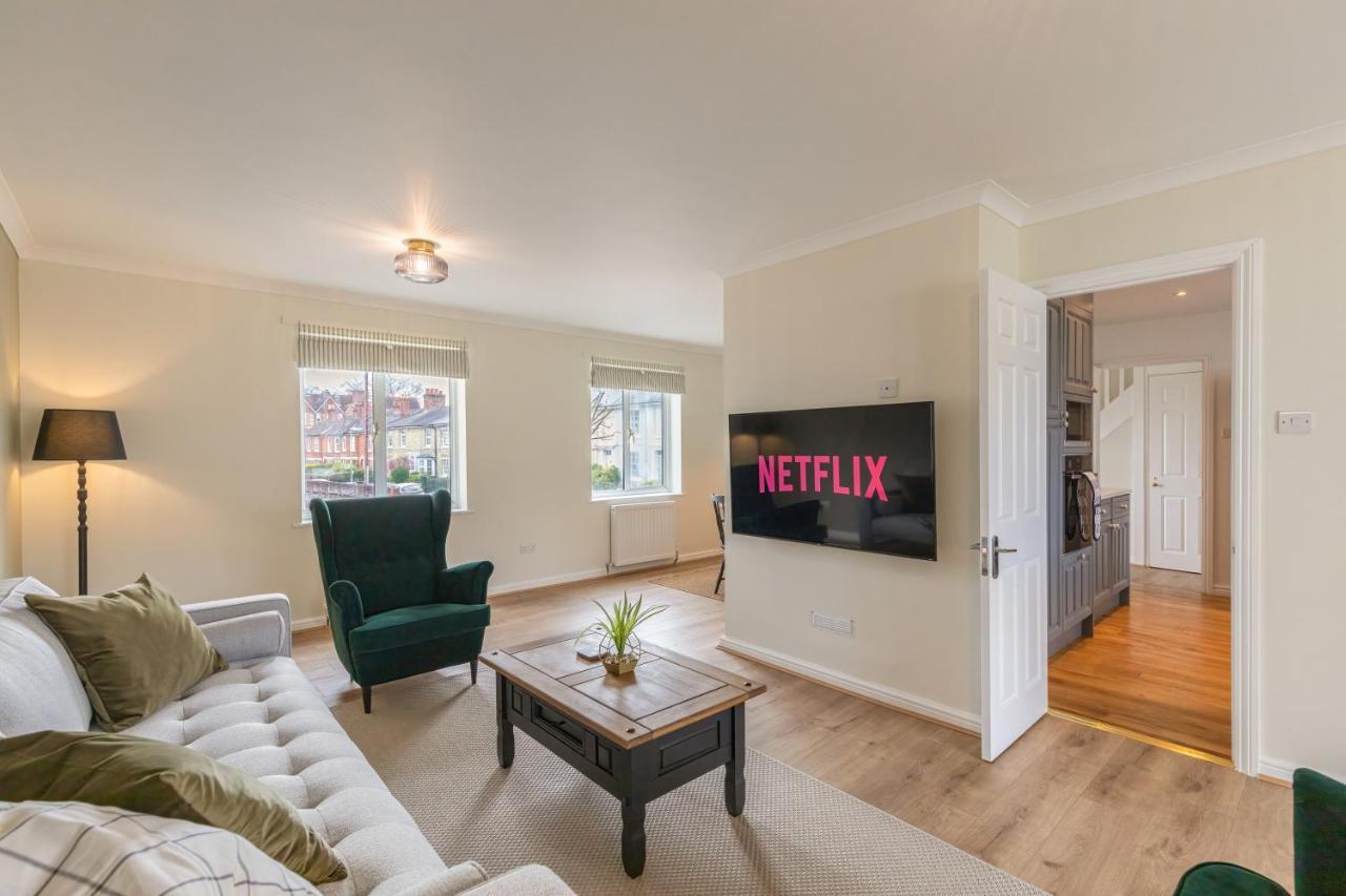 4 Bed City House With Private Garden And Parking Winchester Eksteriør billede