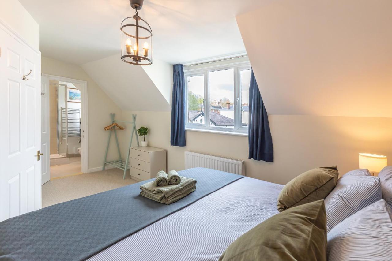 4 Bed City House With Private Garden And Parking Winchester Eksteriør billede