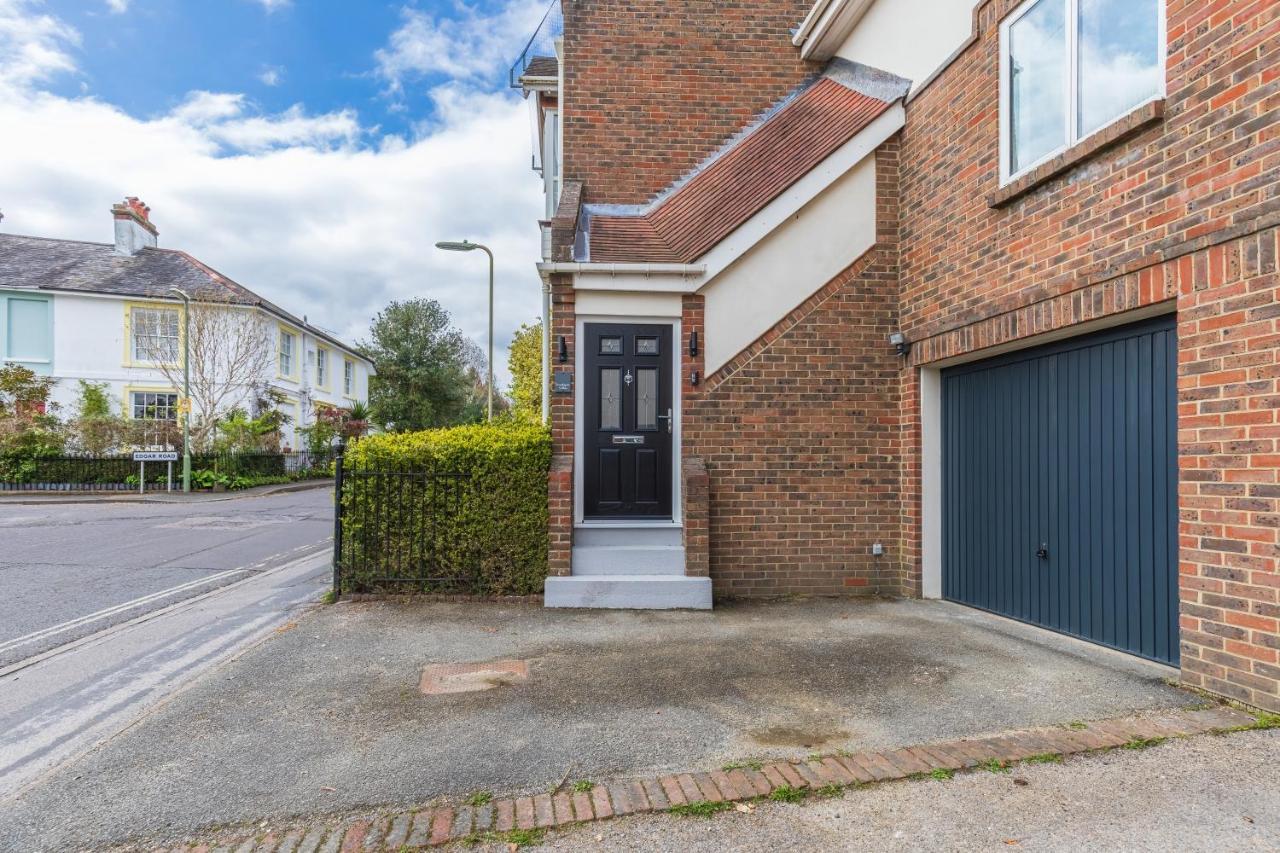 4 Bed City House With Private Garden And Parking Winchester Eksteriør billede
