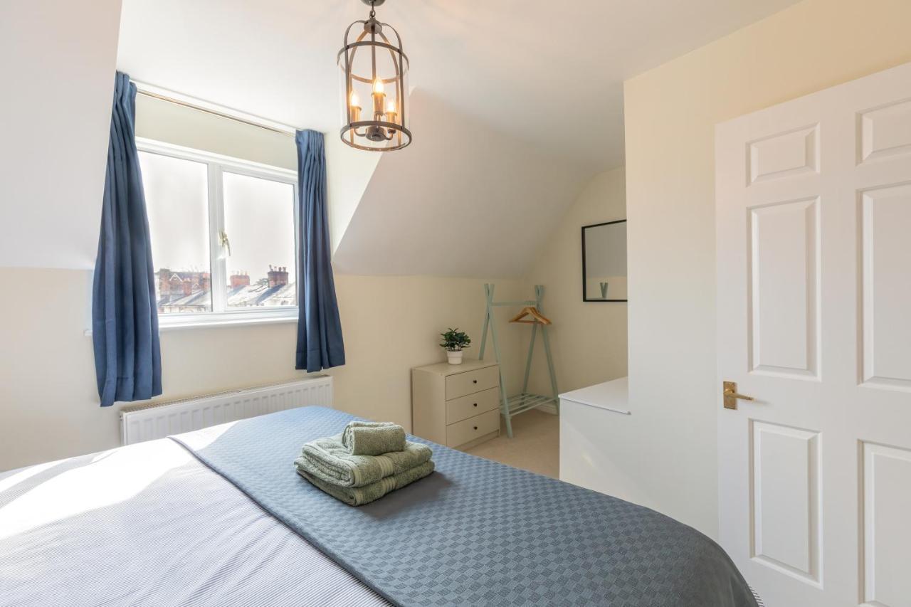 4 Bed City House With Private Garden And Parking Winchester Eksteriør billede
