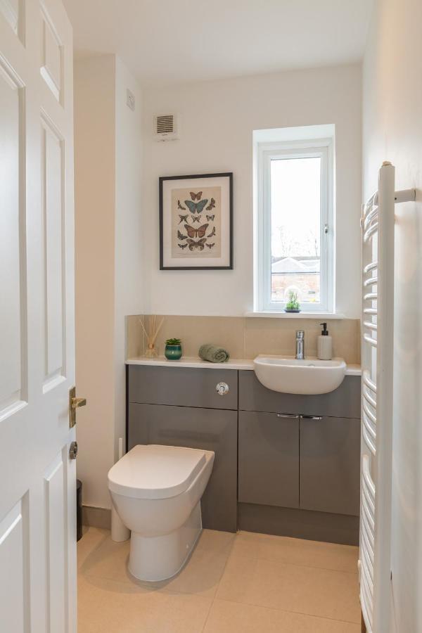 4 Bed City House With Private Garden And Parking Winchester Eksteriør billede
